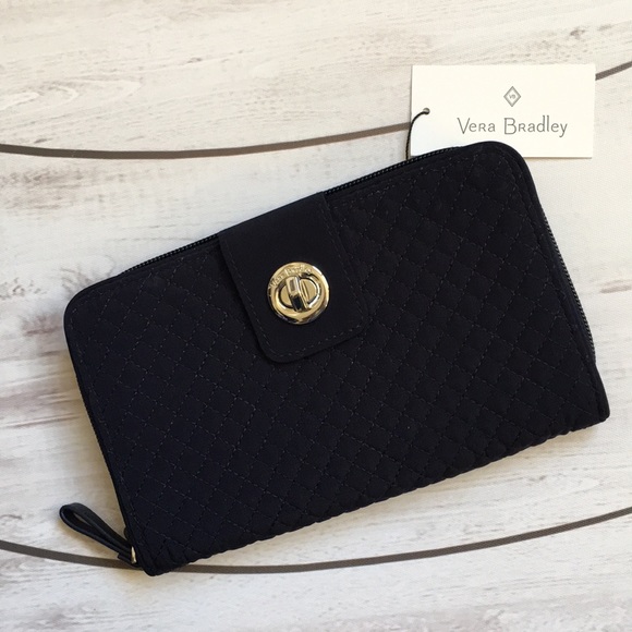 Vera Bradley Handbags - 🎉HP🎉Vera Bradley Iconic Turnlock Wallet.